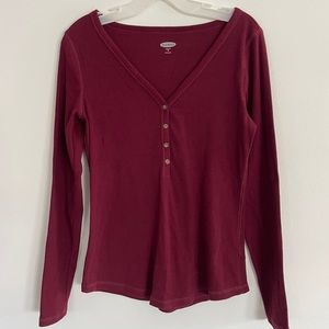Old Navy maroon long-sleeved ribbed shirt